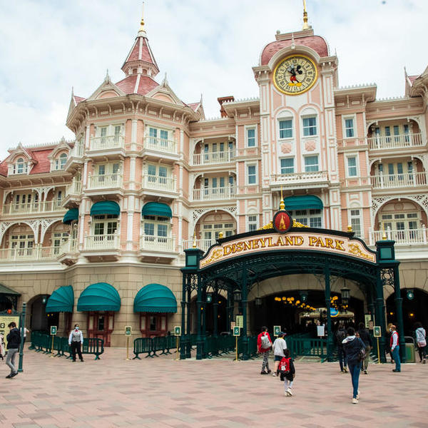 INCIDENT U DIZNILENDU! Pretio ubistvom radniku obezbeđenja, zbog zaštitne maske, reagovala policija