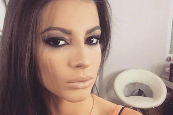 VODITELJKU PINKA NAPALA BABA U TRŽNOM CENTRU: Šetaj dete, a ne psa! (FOTO)