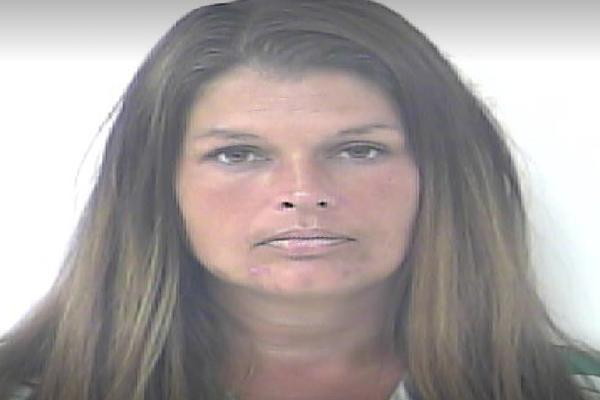 PROFESORKA SE ZANELA I ZABORAVILA NA KAMERU, A BLUDNIČILA JE: 1 detalj u SE*SU učenike je IZBEZUMIO!