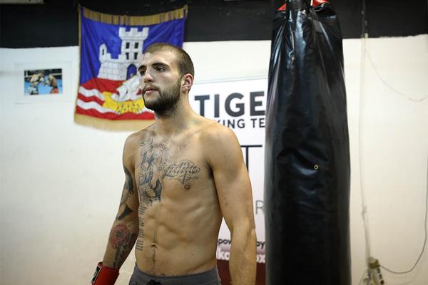 VELJKOV KROŠE, KOZAKOVU LOŠE: Ražnatović nokautom do nove pobede!