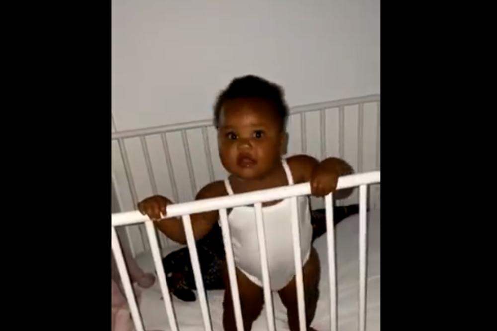 OVO JOŠ NISTE VIDELI! Pogledajte šta se desi kad ova devojčica čuje OVU melodiju (VIDEO)