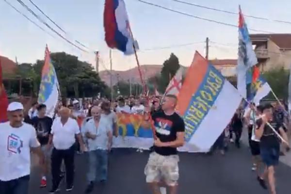 ODBRANA SVETINJA NIKAD NIJE BILA OVAKO ŽESTOKA: Morate pogledati snimak iz Podgorice i šta PRED HRAMOM rade