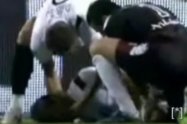 TRAGEDIJA KAKVU SVET NE PAMTI: Igrač Sevilje se srušio na terenu, pa umro u bolnici od srčanog udara!