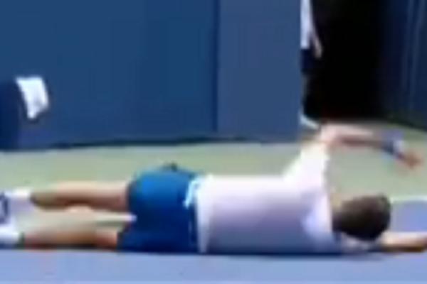 ĐOKOVIĆ U AGONIJI! Ova dva snimka najbolje pokazuju kakav pakao proživljava! Ovo je mučenje!