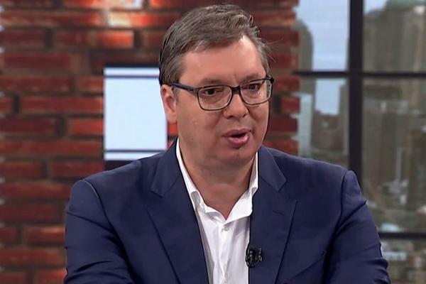 IAKO JE POSLAO PORUKU, SVI PRIČAJU SAMO O 1 DETALJU: Vučić se obratio đacima, pa uzdrmao društvene mreže!