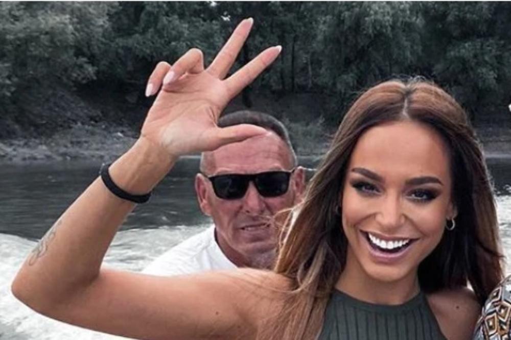 EDITA NAPADNUTA ZBOG SLIKE NA KOJOJ DRŽI TRI PRSTA: Od*ebite od mene više, ta tri prsta nisu namenjena bilo čemu