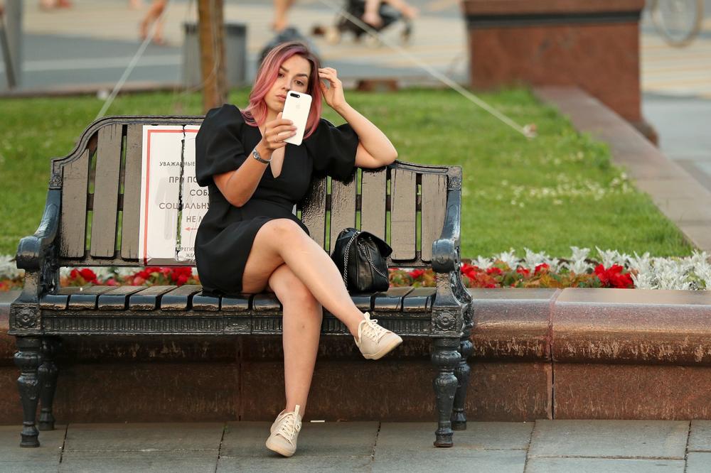 AKO SEDITE SA PREKRŠTENIM NOGAMA, PRETI VAM OVO: Stiglo uznemirujuće upozorenje