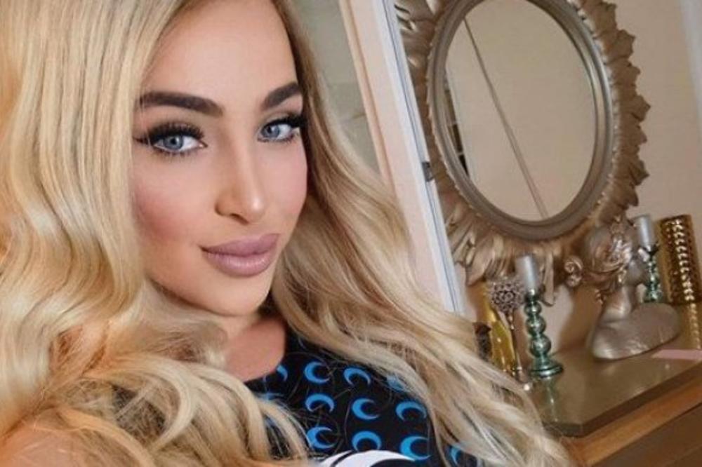 MAJA BEROVIĆ U PROVIDNOJ HALJINI OČARALA JAVNOST! Donji veš NE NOSI, a vidi joj se i PIŠTOLJ! (FOTO)