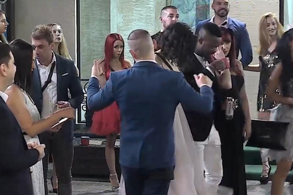 FINALE PAROVA POČELO ŠOKANTNO! Uletele žene u narodnoj nošinji pa ZAPEVALE OVO! (FOTO)