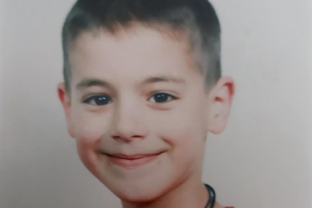 ESTRADA U ŠKOLSKIM KLUPAMA! Ona se u međuvremenu udala... Stefan nam je otkrio u koga je bio zaljubljen! (FOTO)