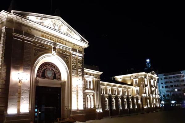 Zgrada nekadašnje Železničke stanice dobila novu rasvetu, a dobiće i novu namenu (FOTO)