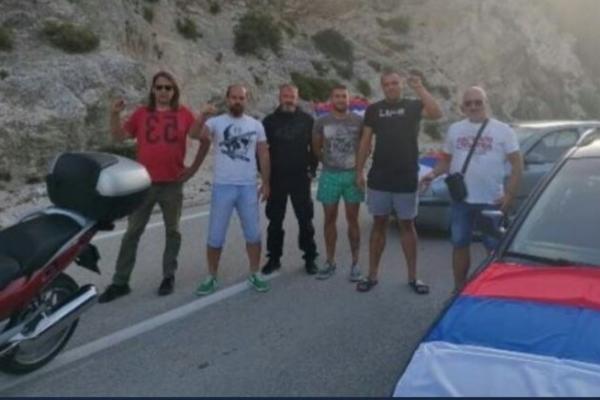 GORŠTACI IZ TREBINJA BLOKIRALI PUT KA CRNOJ GORI ZBOG PRODATIH GLASOVA: Ne damo da bruka ide iz Hercegovine!