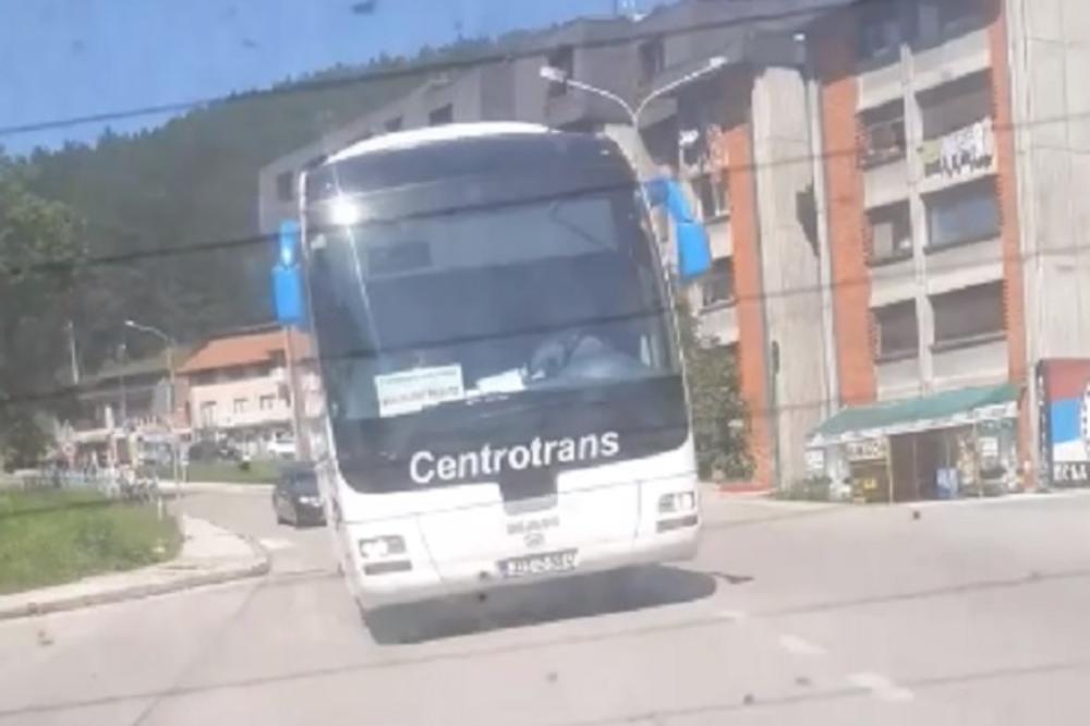 PUN AUTOBUS IZ SARAJEVA DOŠAO DA GLASA U PLJEVLJA: Nova stravična nepravilnost u Crnoj Gori! (VIDEO)