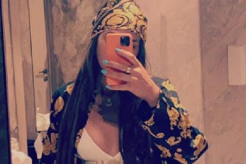 VRELA HRVATICA I ZVEZDA GRANDA ISPOZIRALA U TOPLESU: Grudi prekrila KOSOM, muškarcima neće biti dobro FOTO