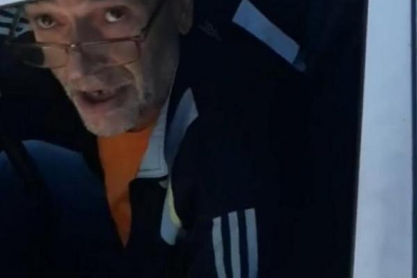 KUVA U CRNOJ GORI: Građani snimili čoveka kako popisuje birače! ODVEDEN U POLICIJU (VIDEO)