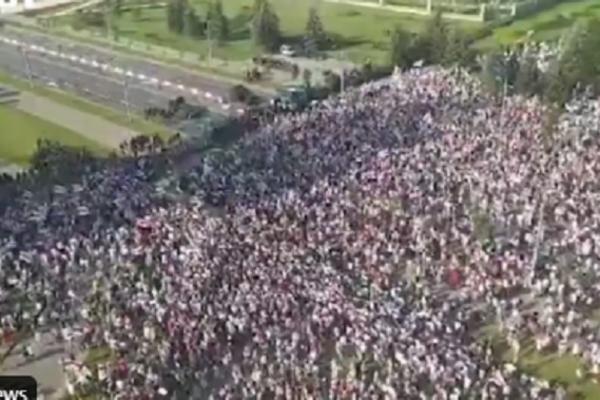 Protesti u Minsku, 125 uhapšeno, raspoređeni vodeni topovi! (VIDEO)