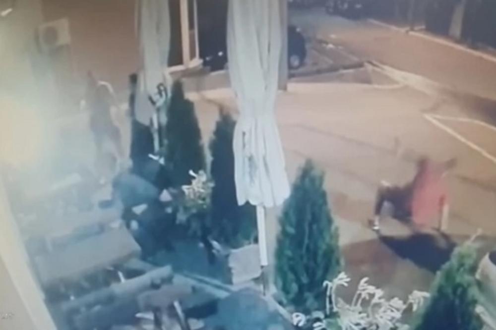 UPERIO JE PIŠTOLJ U NJIH USRED SRPSKOG KAFIĆA, A ONDA JE NASTAO HAOS! Ovo gledajte na svoju odgovornost! (FOTO)