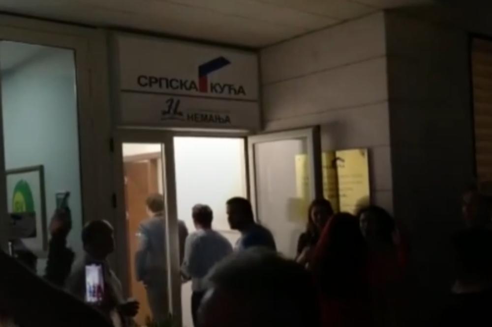NEK' SE ČUJE DO NEBESA, NEMA VIŠE DPS-A: Evo kako opozicija u Crnoj Gori slavi MILO LOPOVE! (VIDEO)