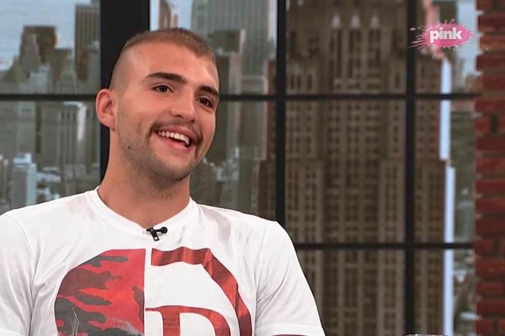 ŠTA MU JE SA LICEM, ŠOK TRANSFORMACIJA VELJKA RAŽNATOVIĆA: Svi gledaju samo jedno, EVO NA KOGA SADA LIČI (FOTO)