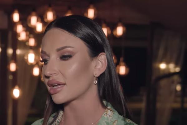 PREDUGO TRAJE! Pevačica priznala da se bori sa DEPRESIJOM, nije se libila da potraži STRUČNU POMOĆ!