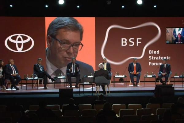 OSTAJEMO NA EVROPSKOM PUTU, ALI NE KRIJEM DA OČEKUJEM VIŠE POŠTOVANJA OD EU: Vučić poslao poruku sa Bleda!