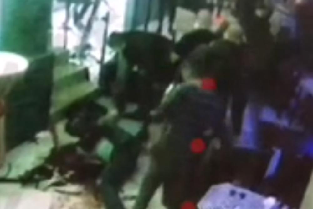 SNIMAK MASAKRA GLEDATE NA SOPSTVENU ODGOVORNOST! Metak je rikošetirao i na kraju završio u nedužnoj devojci