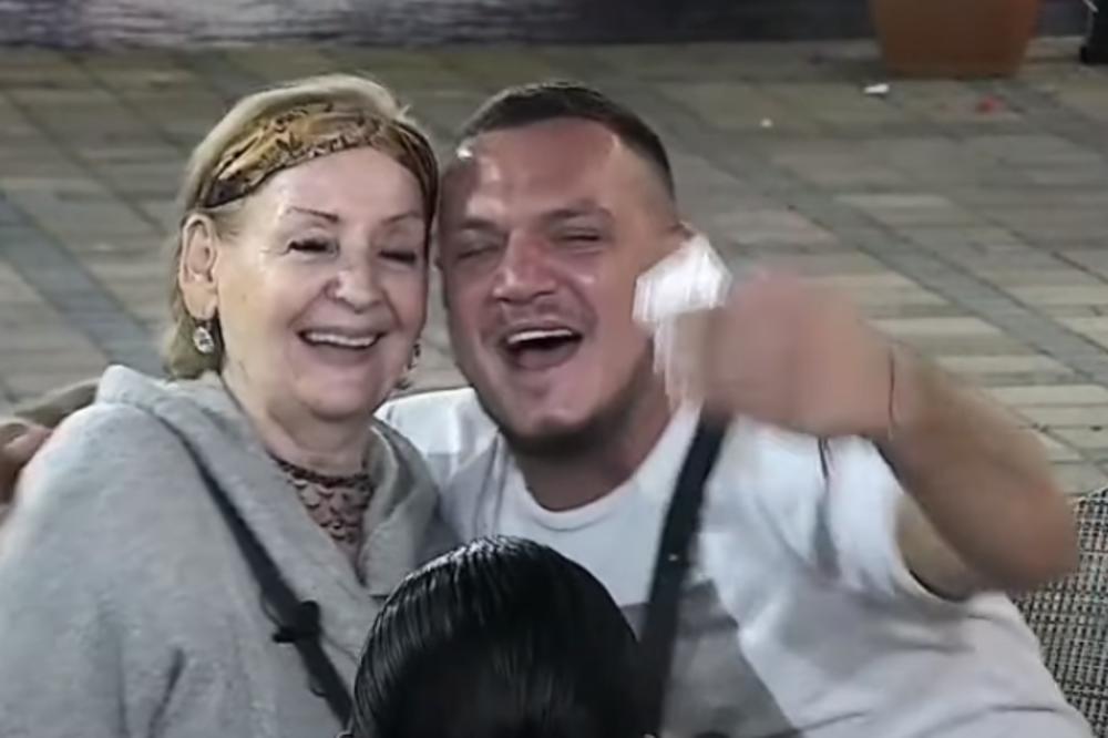 LEPA LUKIĆ U PAROVIMA SAMU SEBE NAZVALA FUKSOM, A ONDA IZJAVILA DA GORI KAO BUKSNA! Ovo je NAJSMEŠNIJI snimak IKADA