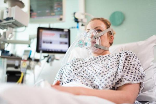 OTKRIVEN JOŠ 1, NAJNOVI SOJ KORONE U BRITANIJI: Dr Sajmon Klark HITNO OBJASNIO prisustvo mutacije E484K!