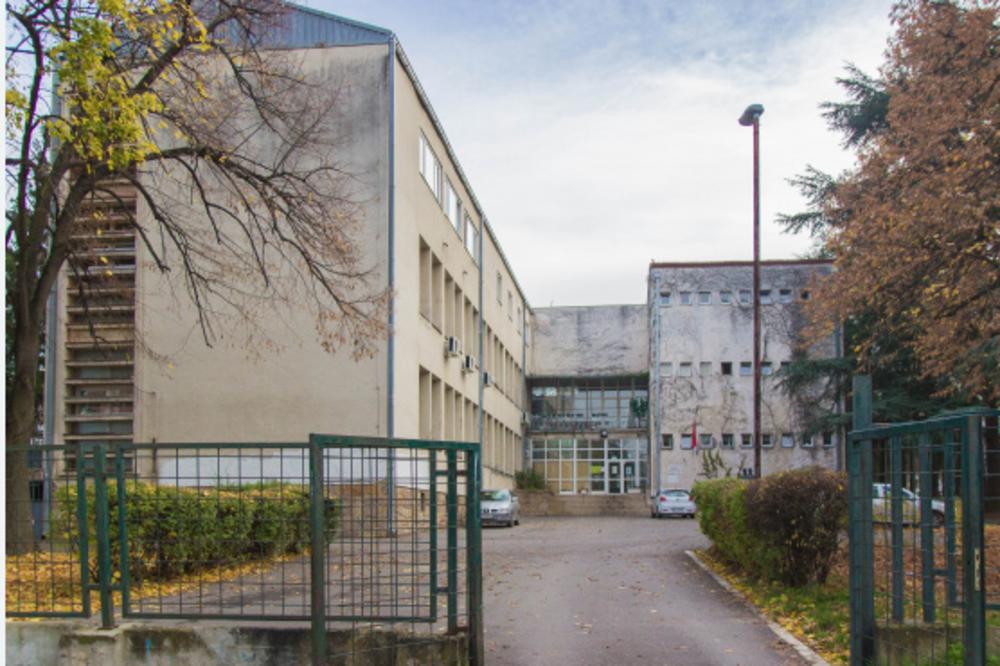 ZA STARIJE OSNOVCE I SREDNJOŠKOLCE ONLAJN NASTAVA! Učenik će morati da dođe u ŠKOLU samo u jednom SLUČAJU!