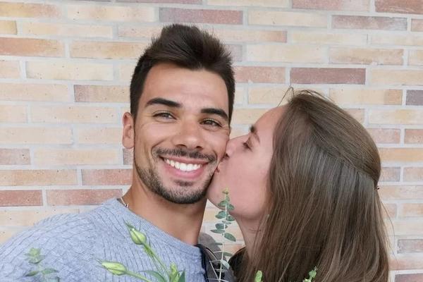 SLAVNI SPORTISTA ŽENI POLUSESTRU: Nije šala - čak su se i roditelji oglasili, svadba je već isplanirana! (FOTO)