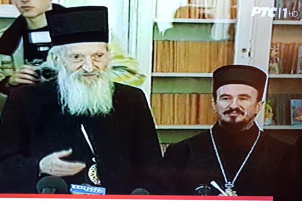 PRVO OČE NAŠ, ONDA PALI TAMJAN! Učiteljica se moli u učionici da ih ne bi napao virus, Srbija u šoku