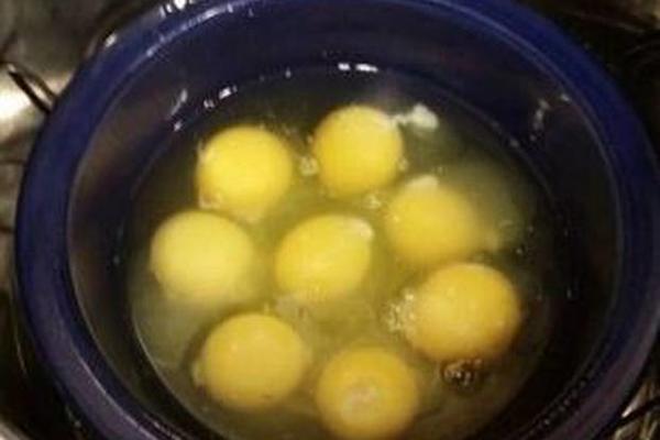 KADA OVO ČUJETE, JAJA VIŠE NEĆETE KUVATI NA ISTI NAČIN: Razlika je OGROMNA, a u OVOM je CAKA