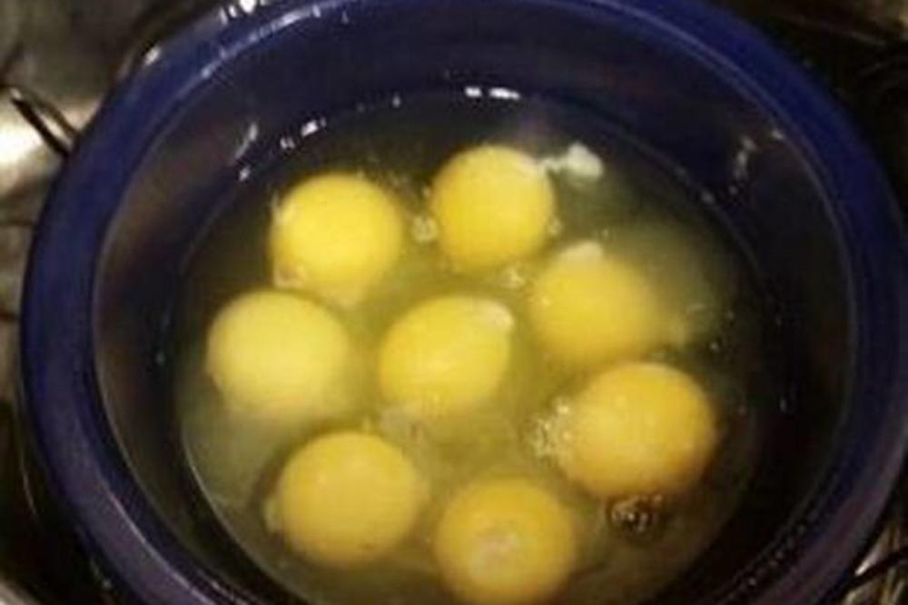 KADA OVO ČUJETE, JAJA VIŠE NEĆETE KUVATI NA ISTI NAČIN: Razlika je OGROMNA, a u OVOM je CAKA