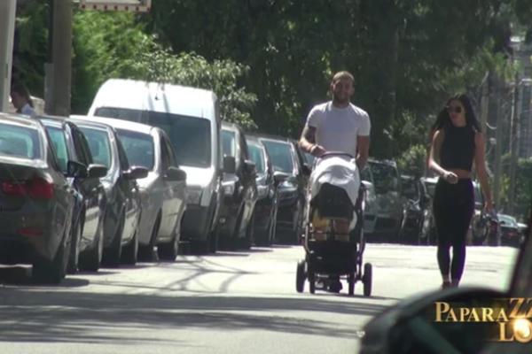 PAPARACO UHVATIO RAŽNATOVIĆE KAKO ŠETAJU! Svi ostali ŠOKIRANI kada su videli šta rade Veljko i Bogdana! (FOTO)