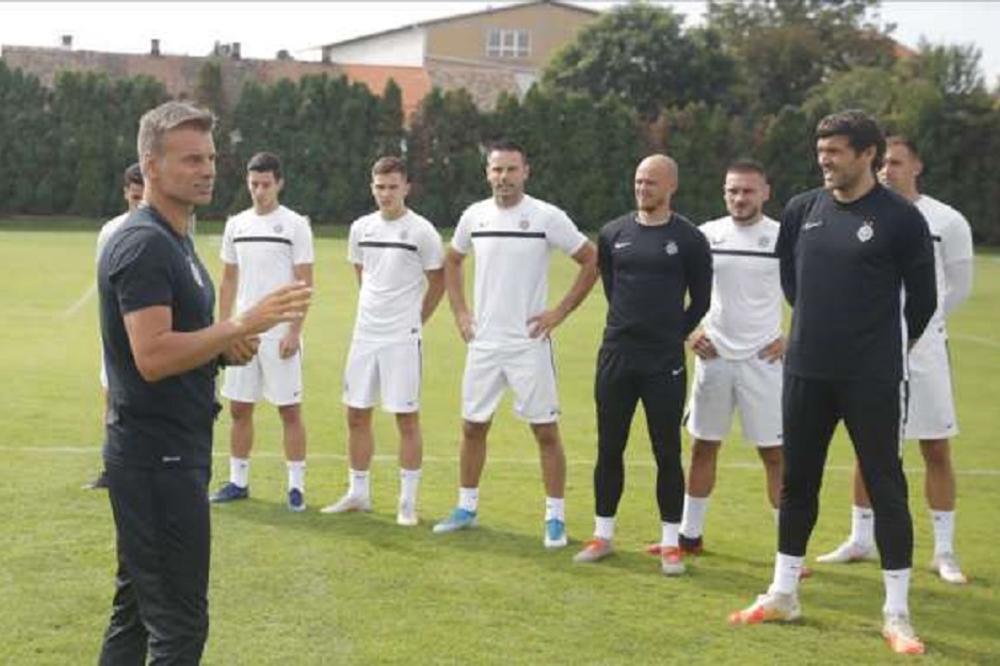 OPET GRME IZ FK PARTIZAN: Izmešao je rotkve i romboide, note i piramide!