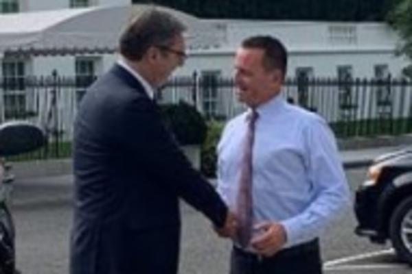 VUČIĆ I GRENEL SE SASTALI, A EVO U KOM SMERU JE OTIŠLO: Odmah posle rukovanja zaključili da sastanak NEĆE BITI LAK