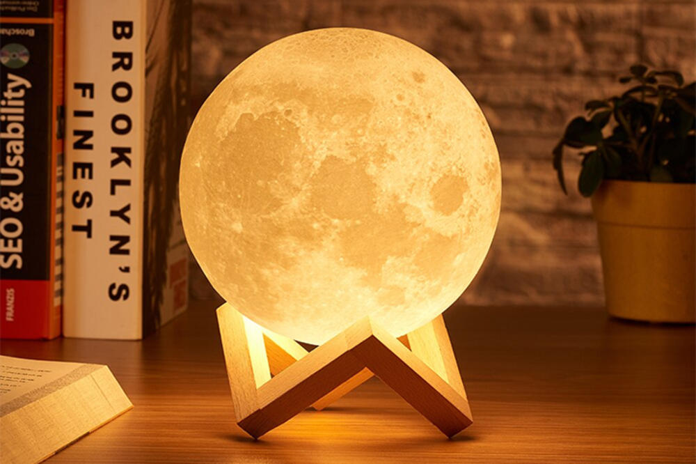 DOVEDITE MESEC U SVOJU SOBU: Superzanimljiva LAMPA koja opušta i umiruje!