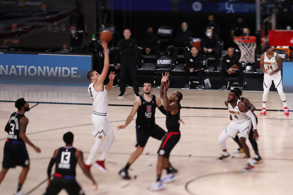 DRAMA U DENVERU! JOKIĆ POVREĐEN! Srbin pod znakom pitanja za treći meč protiv Klipersa!