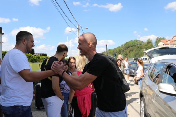 NJEGA NIKO NIJE OČEKIVAO U ZADRUZI 4! Miljenik je klinaca i ima tetovažu PRASETA...Da li vam je sada sve jasno?