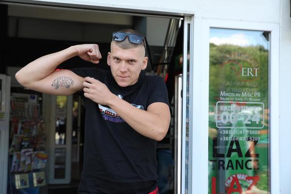 ŽIVEO BEZ STRUJE I VODE Milan dolazi iz ENKLAVE SA KOSOVA, nije imao ni za hleb, već je razveden a sada u Zadruzi