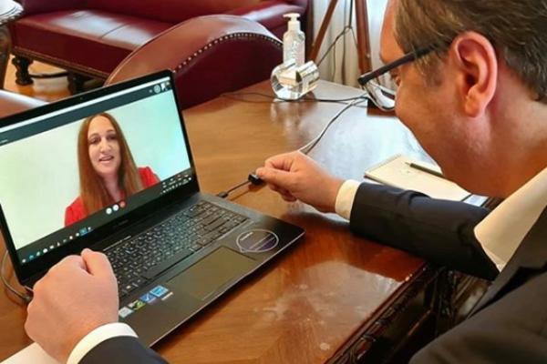 PRKOSI TRAMPU, PREKRŠILA NJEGOVO PRAVILO I BRANI SVOG PREDSEDNIKA! Ksenija traži da se Amerikanci IZVINE Vučiću