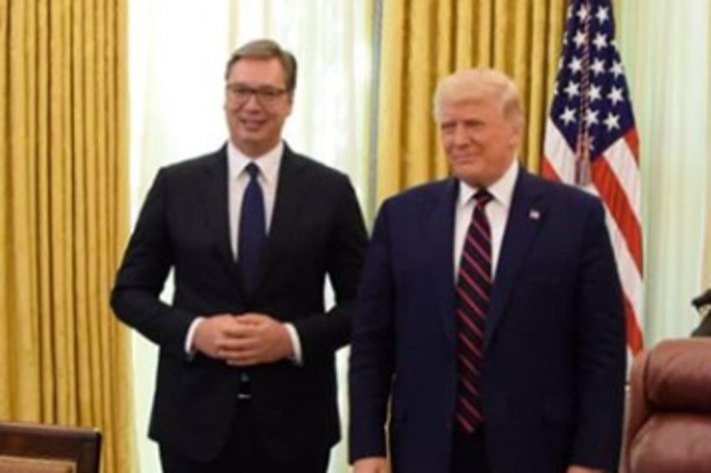 PORED KLJUČEVA, VUČIĆ JE OD TRAMPA DOBIO JOŠ JEDAN POKLON: Specijalno IZRAĐENO PENKALO