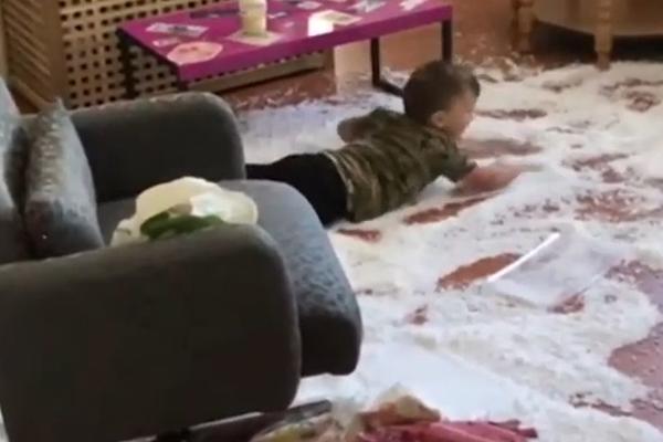 OKO DEČAKA JE IZGLEDALO KAO DA ĆE EKSPLODIRATI: Agonija usledila posle NEGATIVNOG testa na koronu (FOTO)