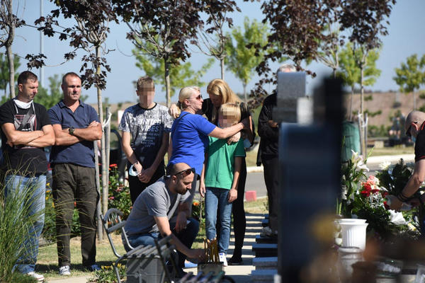 GODIŠNJICA STRAVIČNE POGIBIJE REPERA DALIBORA ANDONOVA GRUA: Udovica Danica ne skida CRNINU, porodica NEUTEŠNA