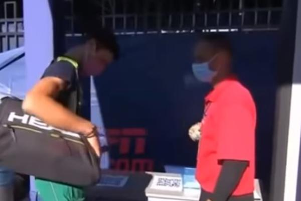 AMERIKANAC ZAUSTAVIO ĐOKOVIĆA: O Noletovoj reakciji priča ceo svet! Procurio neverovatan snimak u javnost (VIDEO)