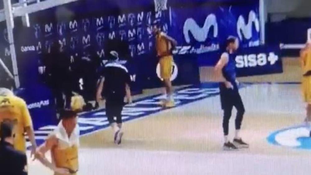 Momenat kada je Todorović počeo da urliče  