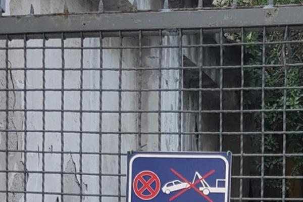 OSVANULO JE HIT UPOZORENJE NA BEOGRADSKOJ KAPIJI: Kad vidite biće vam jasno zašto ljudi padnu od smeha (FOTO)