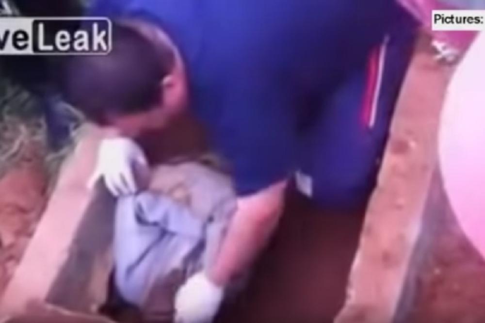 ŽENA DOŠLA NA GROBLJE I ZATEKLA "MRTVAKA" KAKO IZLAZI IZ GROBA: Ubrzo je otkrivena jeziva istina!