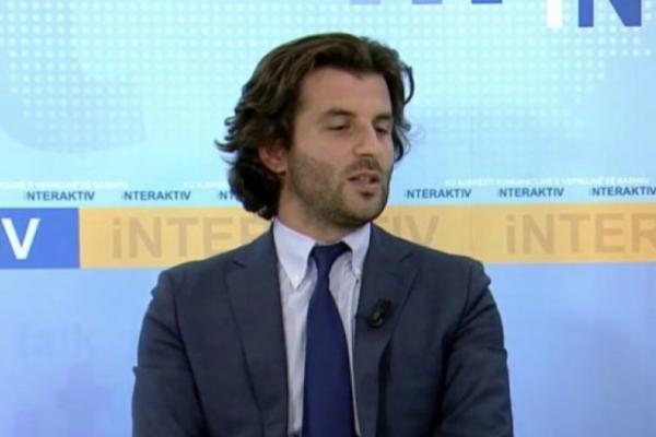 PROFESOR IZ PARIZA NAZVAO DELEGACIJU IZ PRIŠTINE IDIOTI*A: Škrabajte šta hoćete Srbija je odnela POBEDU!