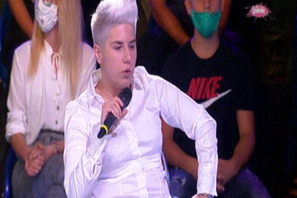 MONIKU UHVATILA PANIKA POSLE POLJUPCA SA MATOROM! Evo razlog i zbog koga!